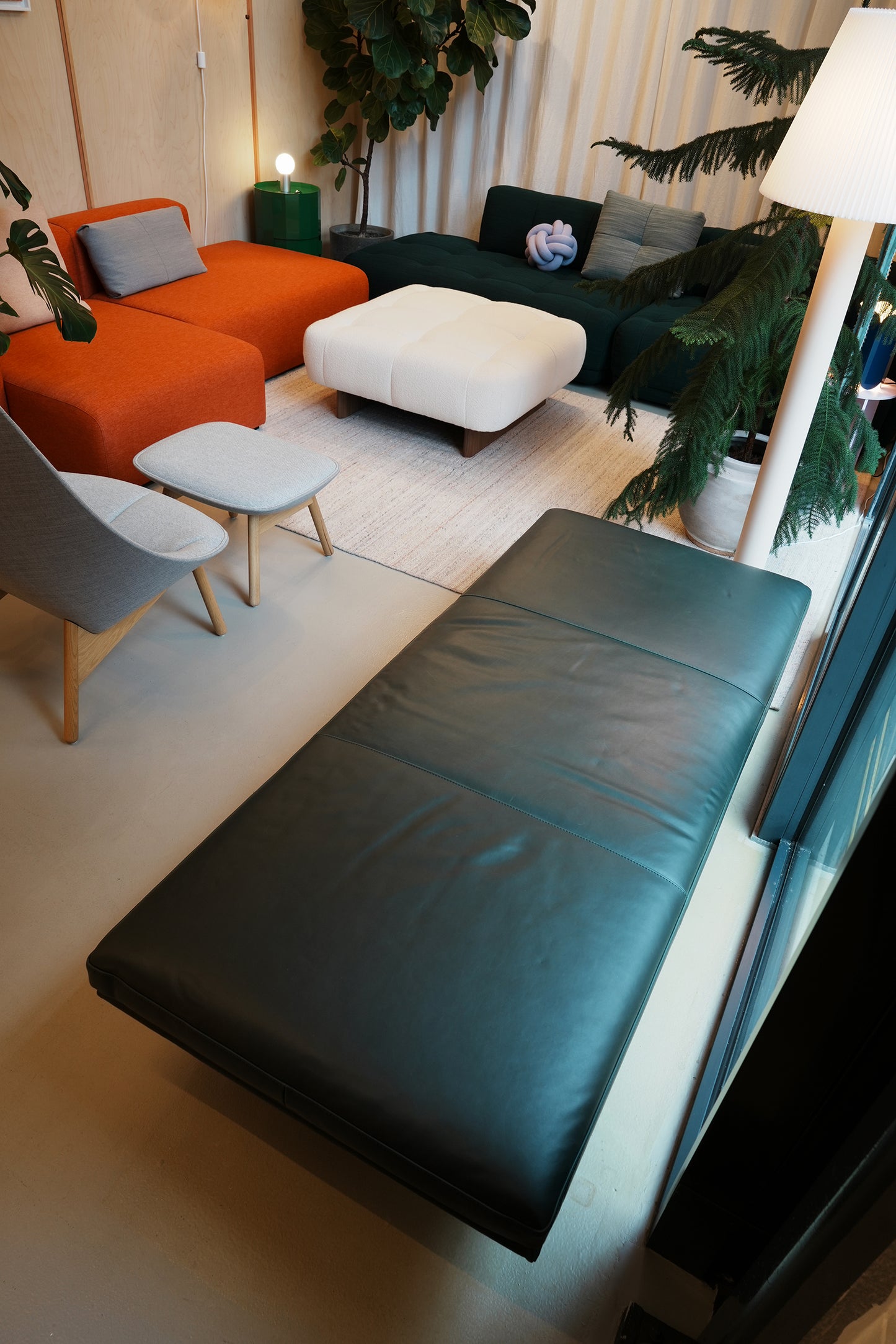 Outline Daybed / Dark Green Refine Leather / Factory 2nd