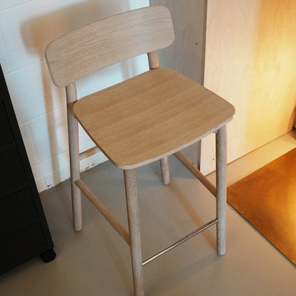 Hven Bar Stool / White Oiled Oak / 67 cm / Ex-Display by Fritz Hansen