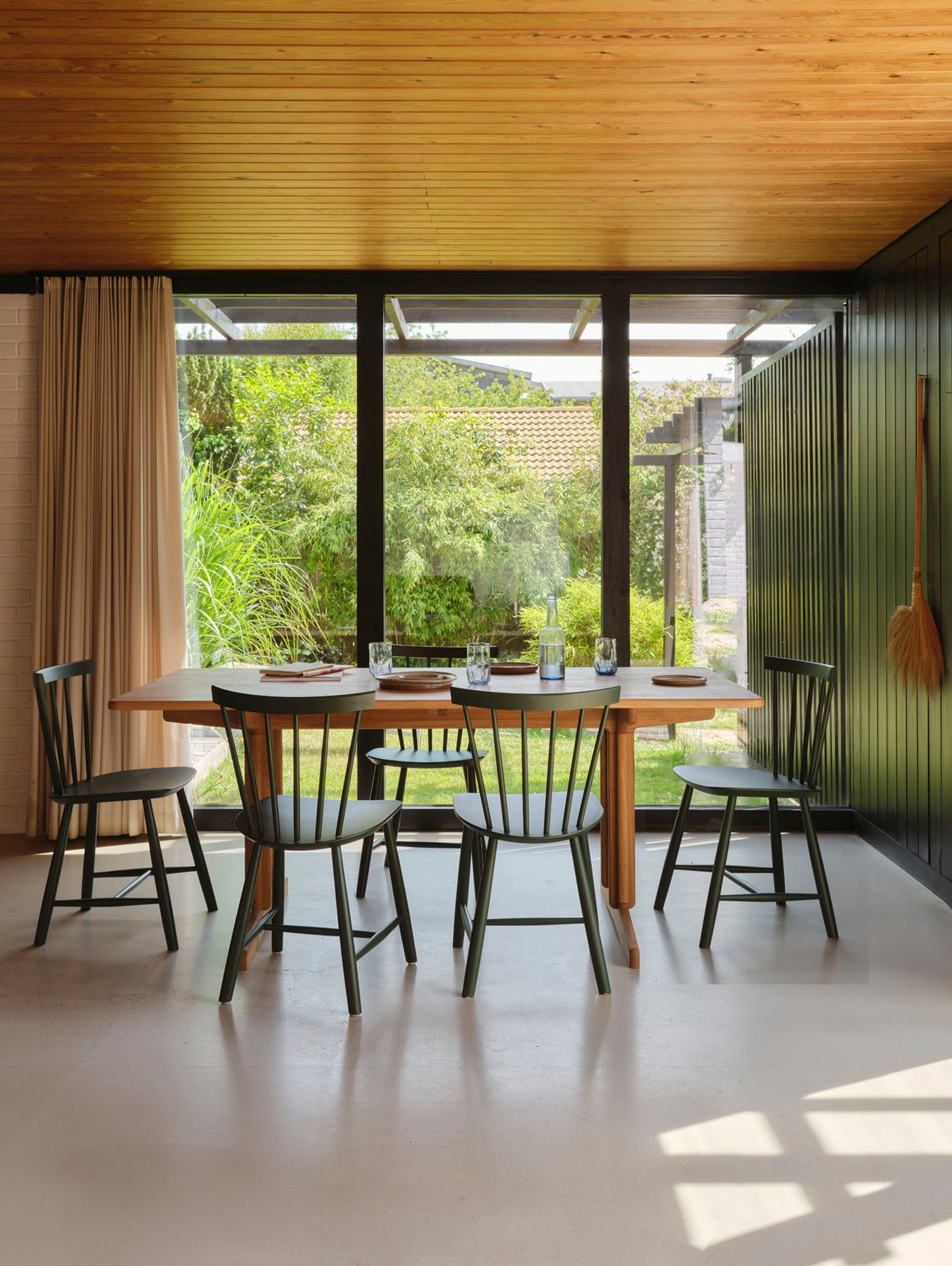 C64 Shaker Extendable Dining Table by FDB Mobler