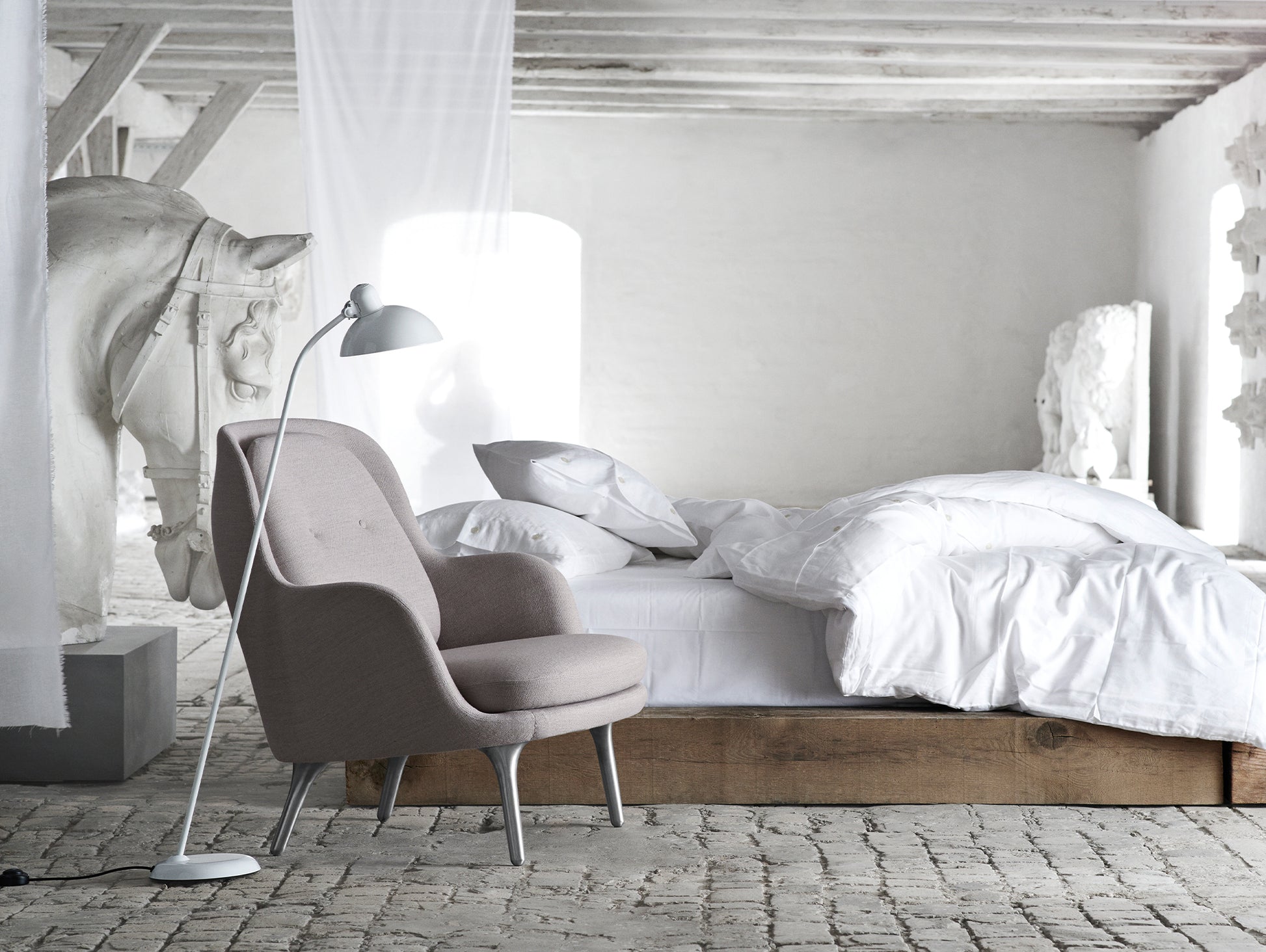 Fri Lounge Chair JH4 - Single Upholstery by Fritz Hansen / Sunniva 143