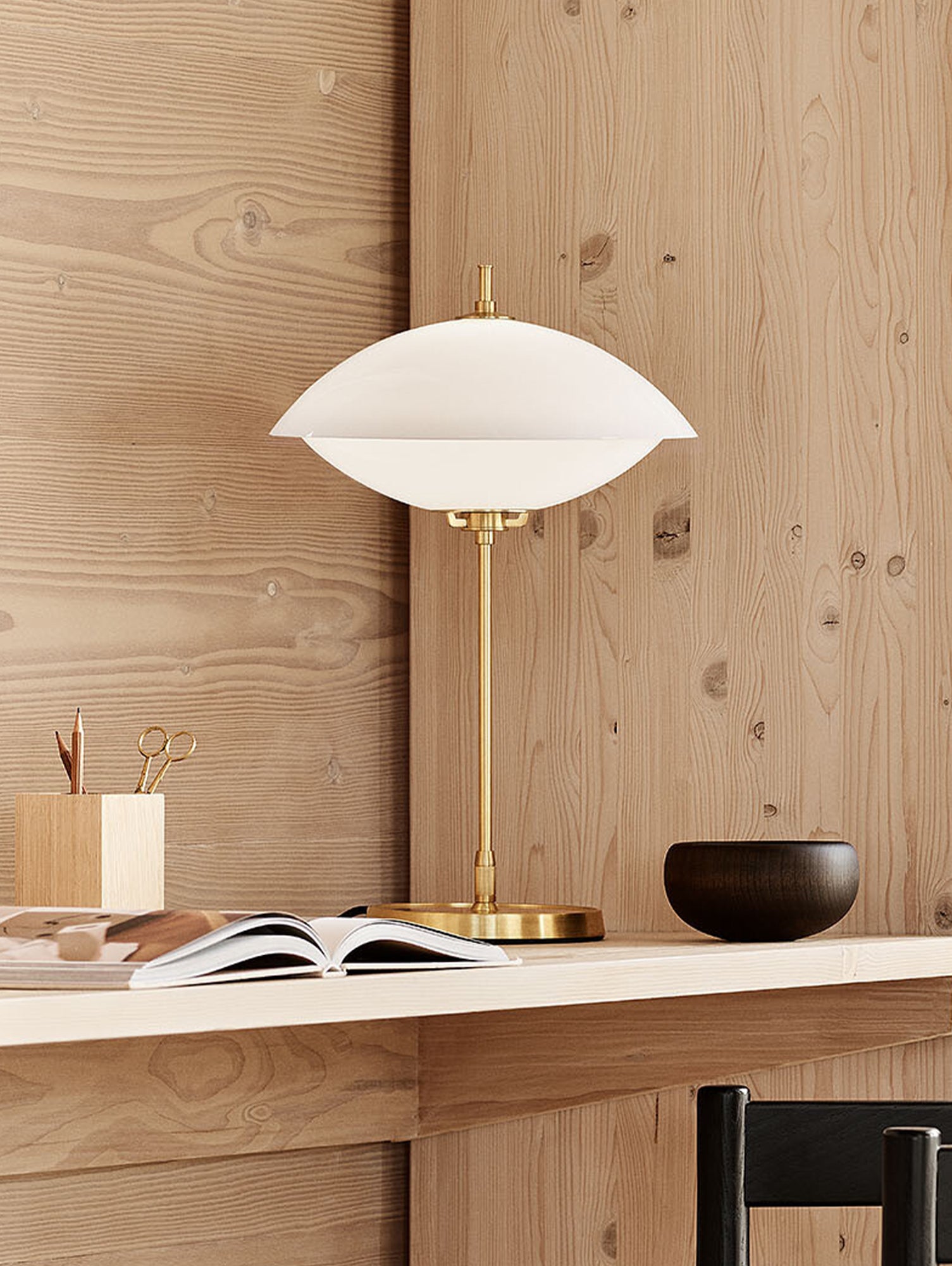 Clam Table Lamp by Fritz Hansen