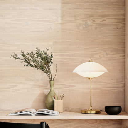Clam Table Lamp by Fritz Hansen