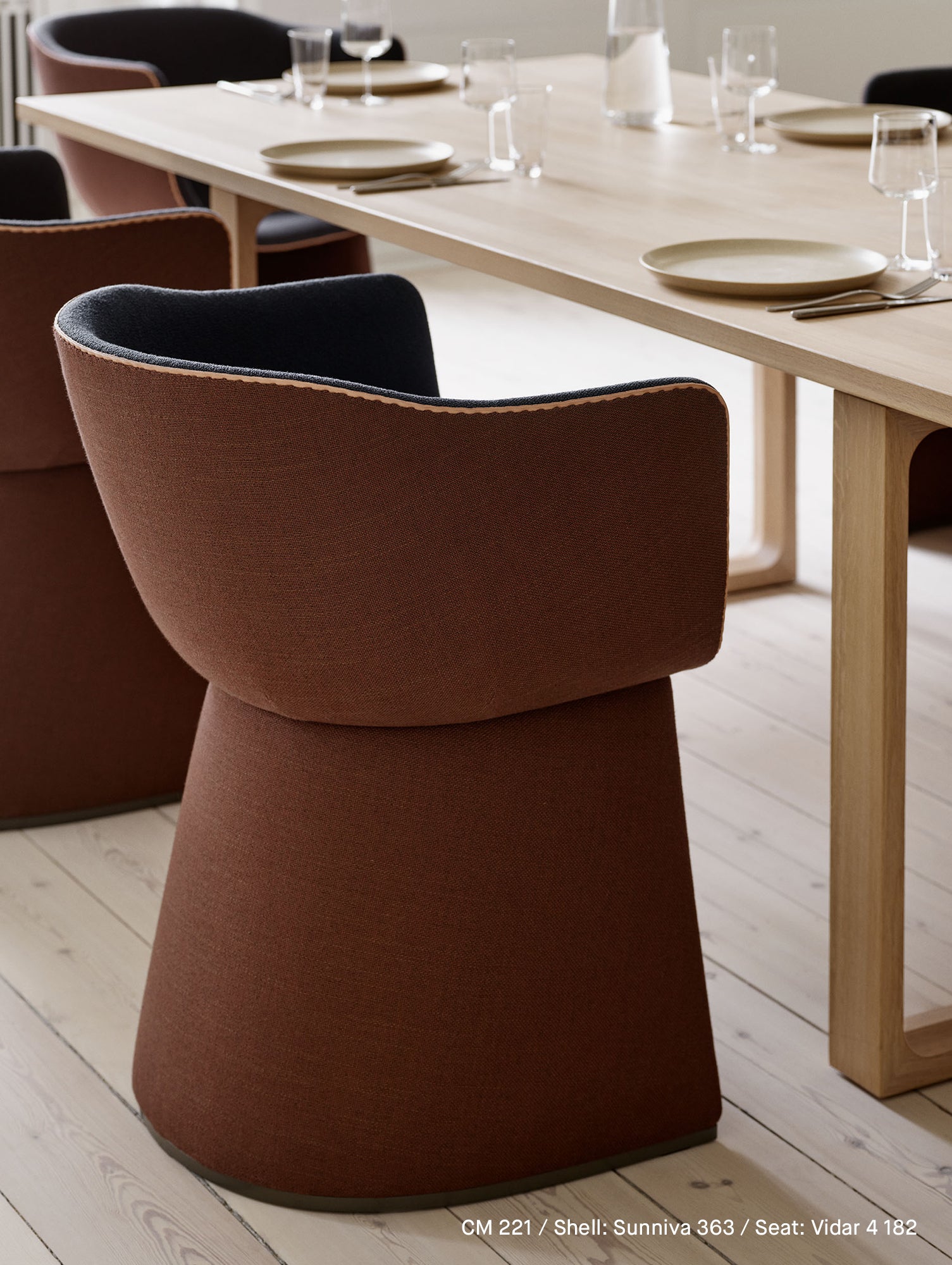 Monolit Armchair by Fritz Hansen - CM221 / Shell: Sunniva 363 / Seat: Vidar 4 182