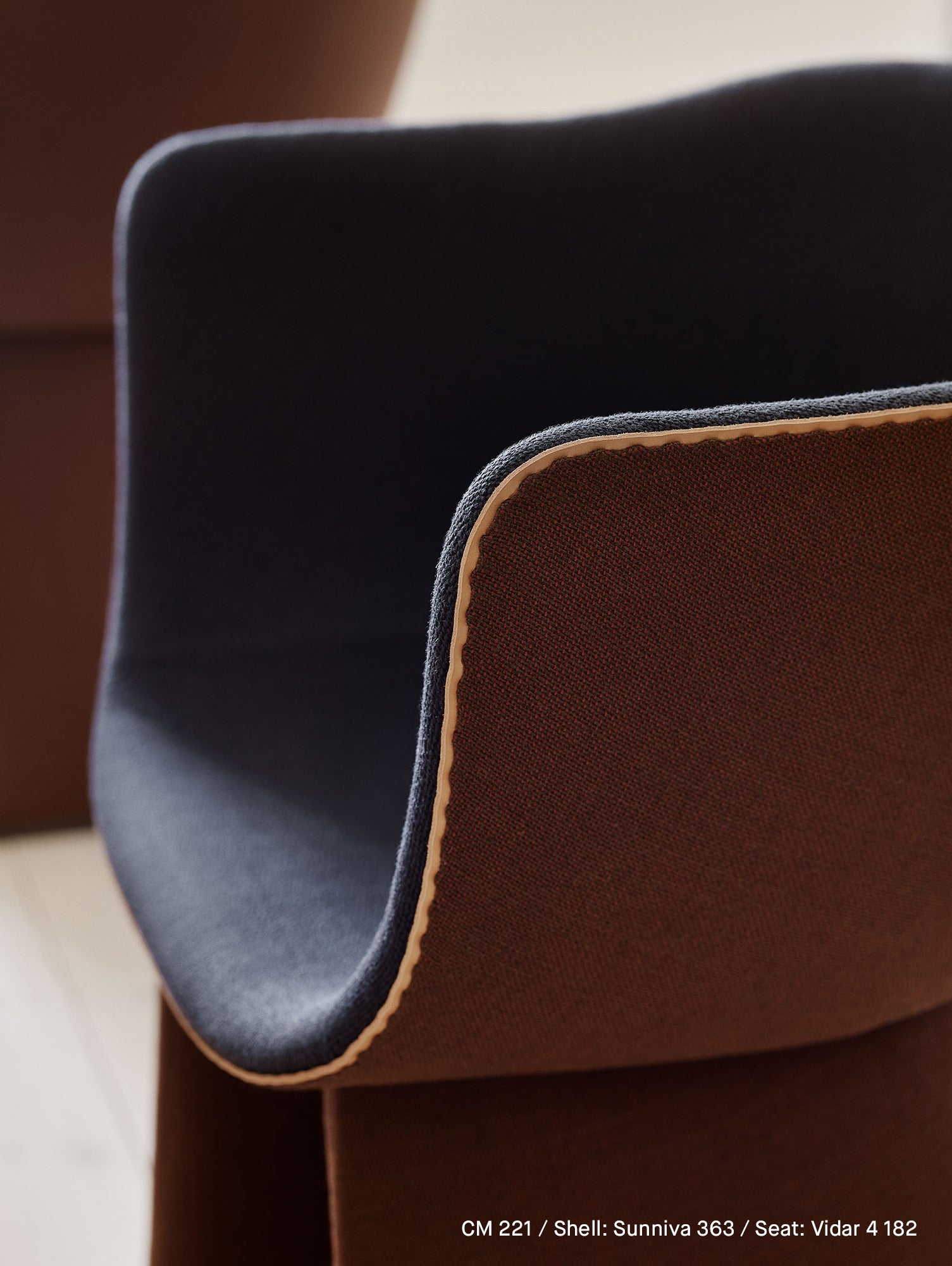 Monolit Armchair by Fritz Hansen - CM221 / Shell: Sunniva 363 / Seat: Vidar 4 182