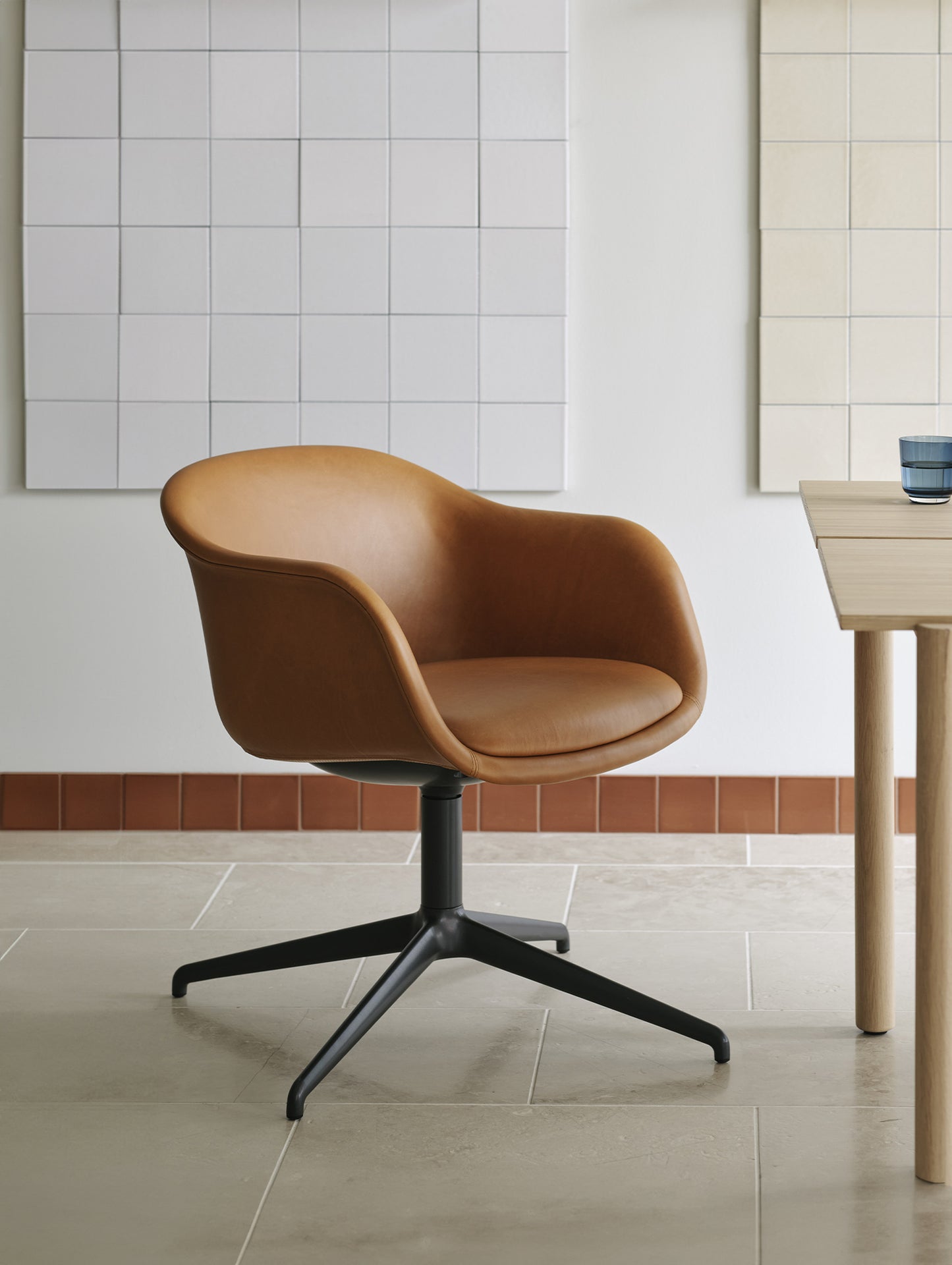 Fiber Conference Armchair with Swivel Base by Muuto - Cognac Refine Leather