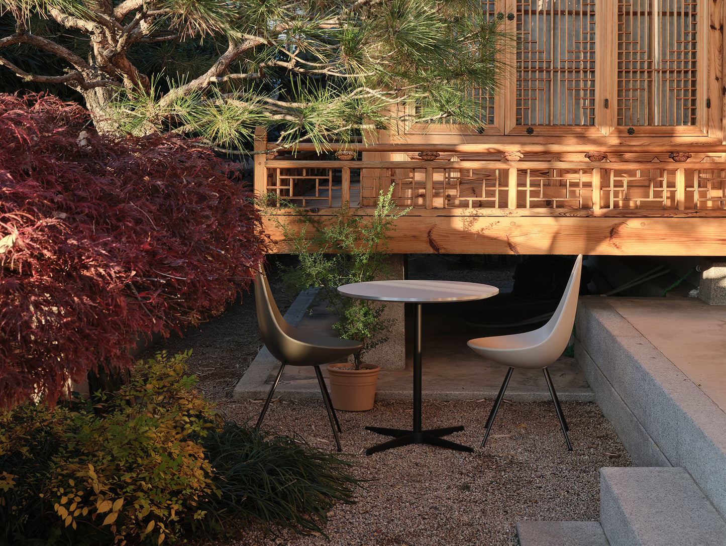 Drop Dining Chair Plastic (3110) by Fritz Hansen