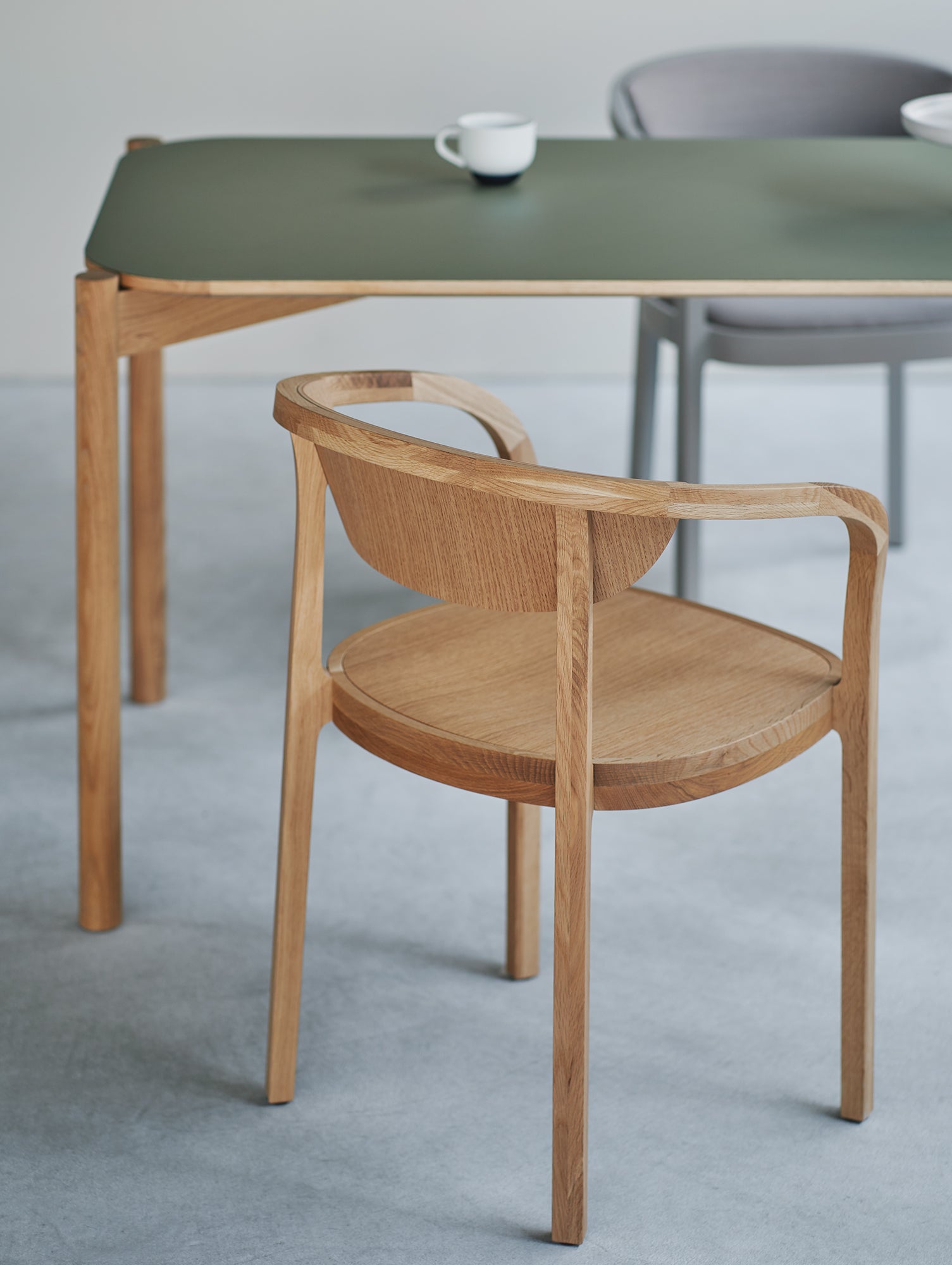 Castor Table by Karimoku New Standard