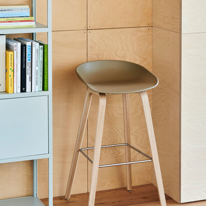 About A Stool AAS 32 by HAY - H 75 cm / Clay Shell / Lacquered Oak Base