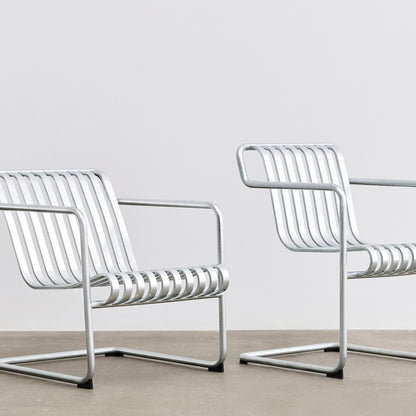Palissade Cantilever Lounge Chair Low by HAY - Hot galvanised