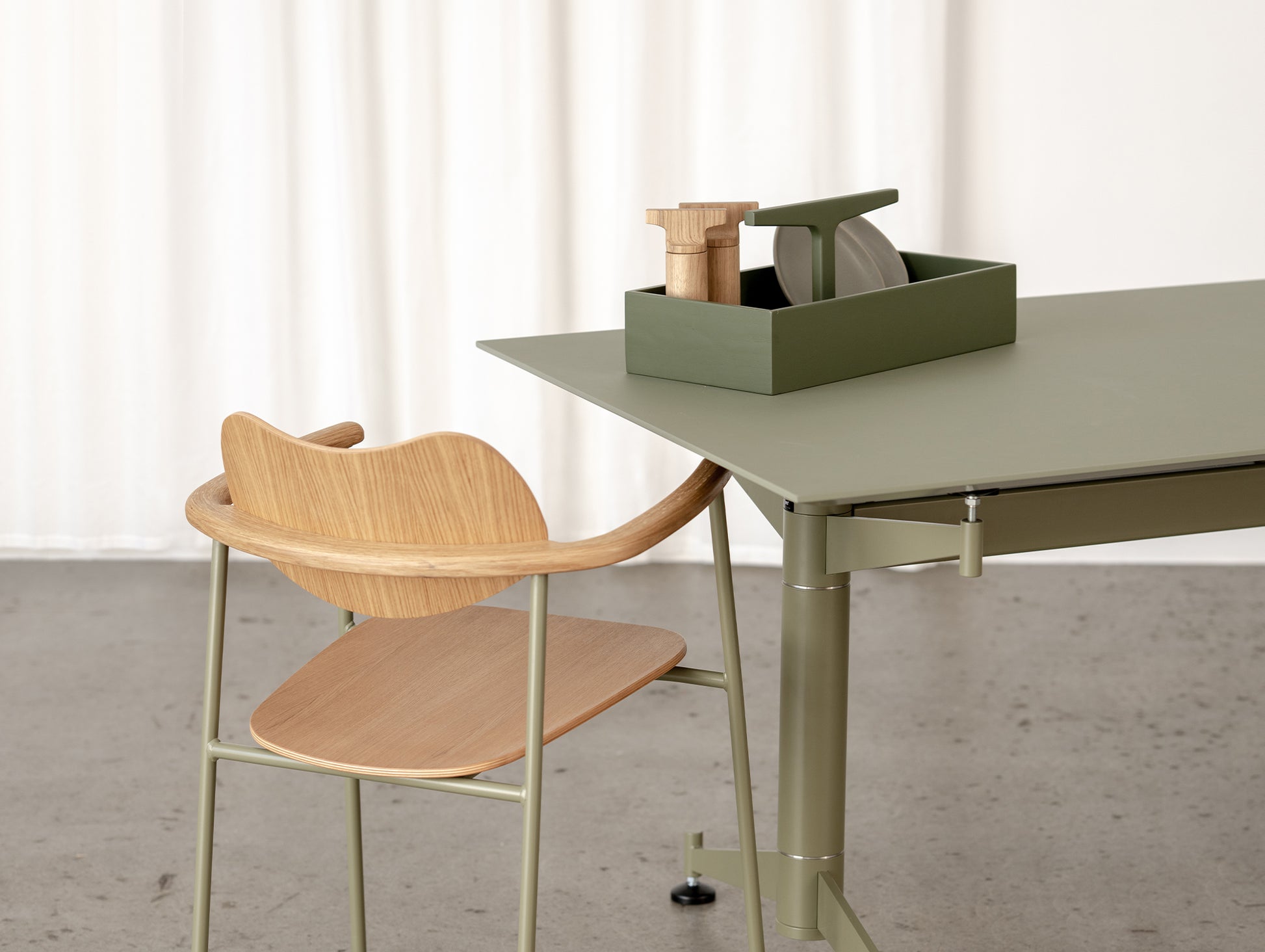 Toolie Grinder by Ro Collection - Oiled Oak