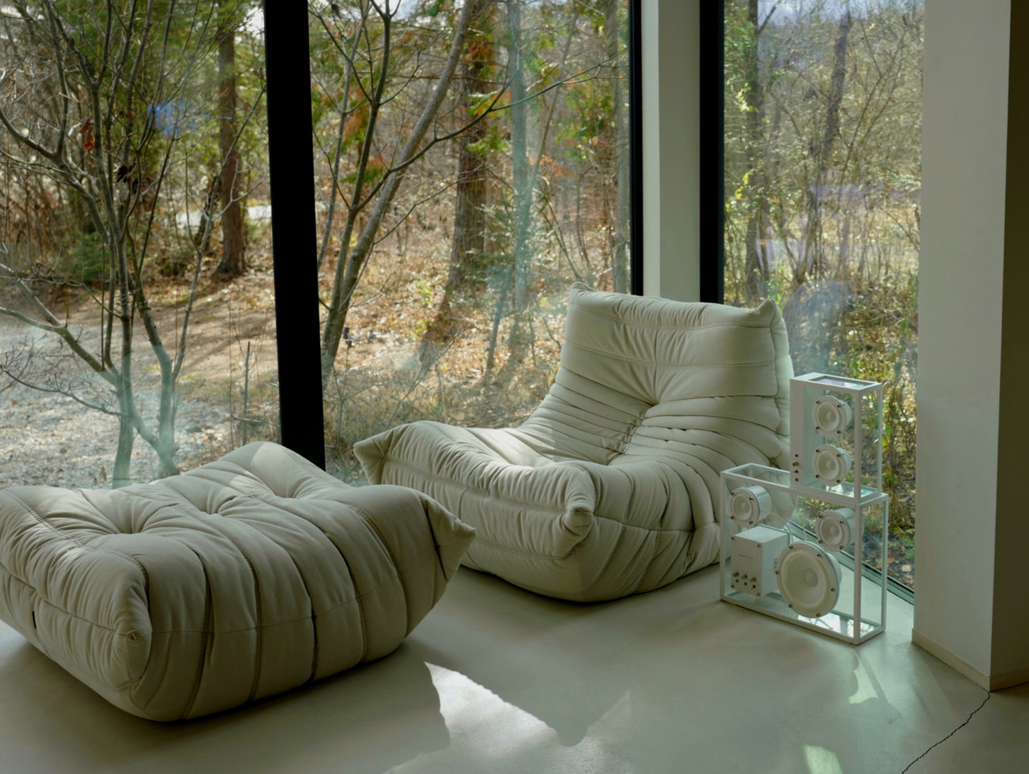 Large Transparent Speaker by Transparent - White