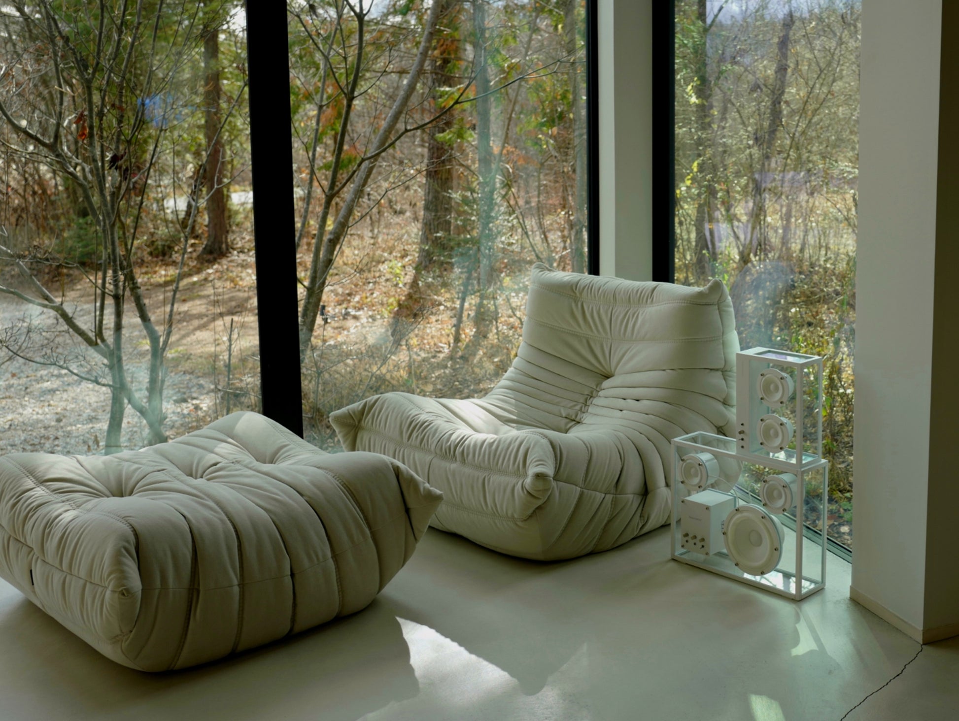 Large Transparent Speaker by Transparent - White