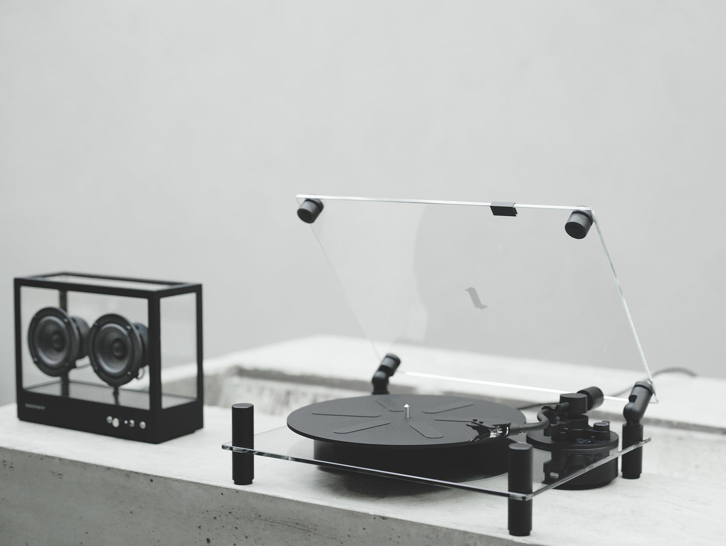 Transparent Turntable by Transparent - Black