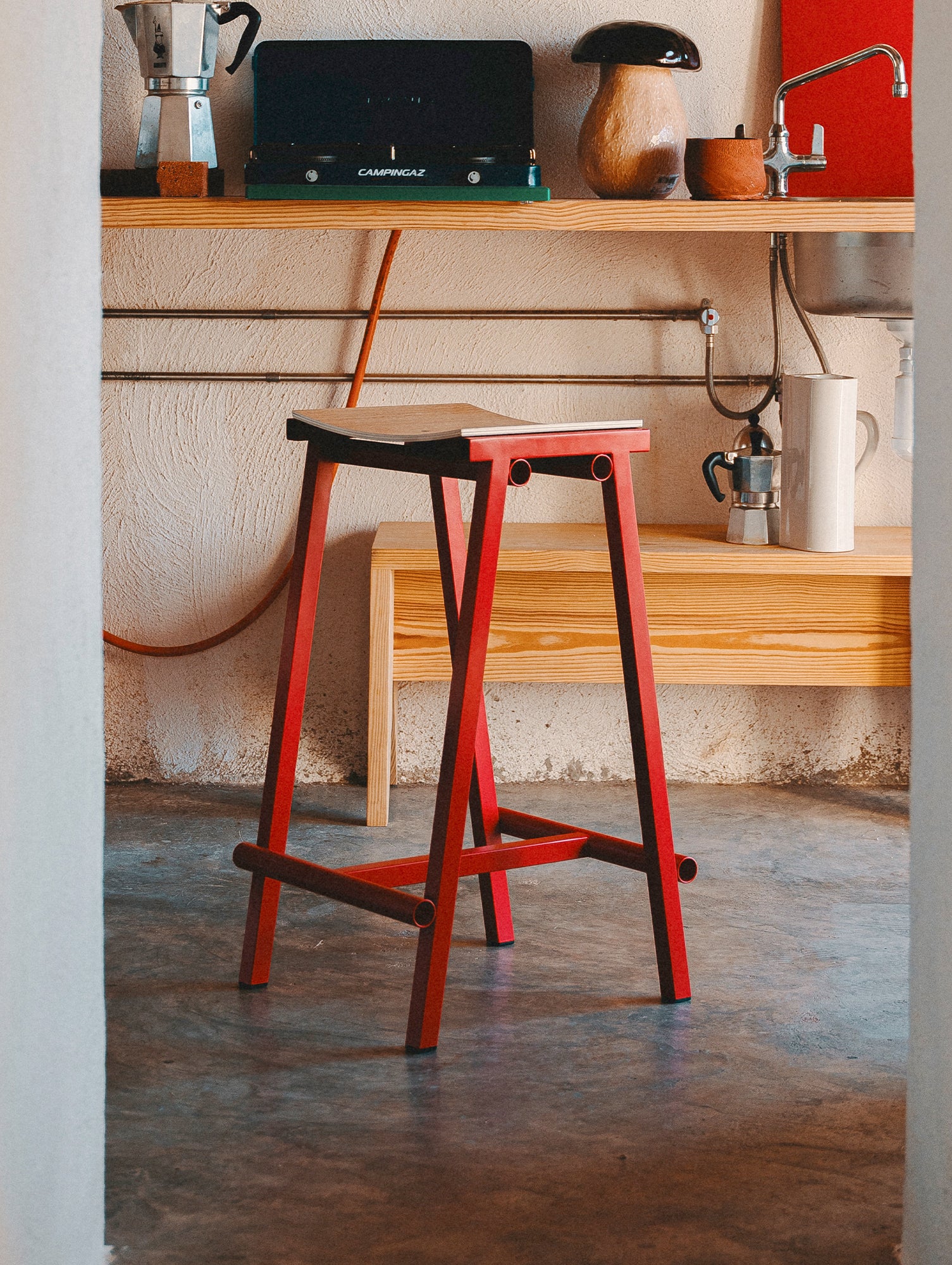 Taburete 8 Bar Stool by HAY - Low / Lacquered Oak Seat / Signal Red Base