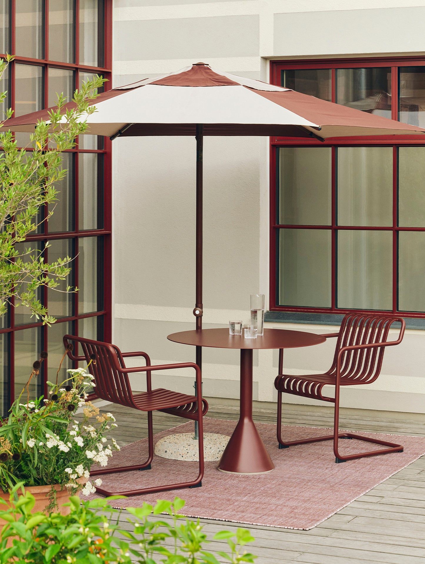 Terrazza Parasol by HAY - Hexagon / Off White and Burgundy