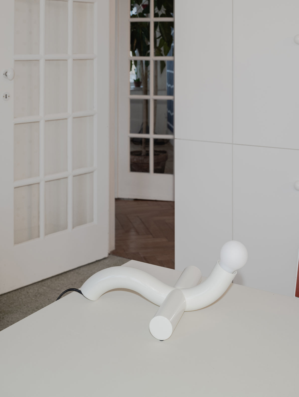 La Due Table Lamp by Valerie Objects - White