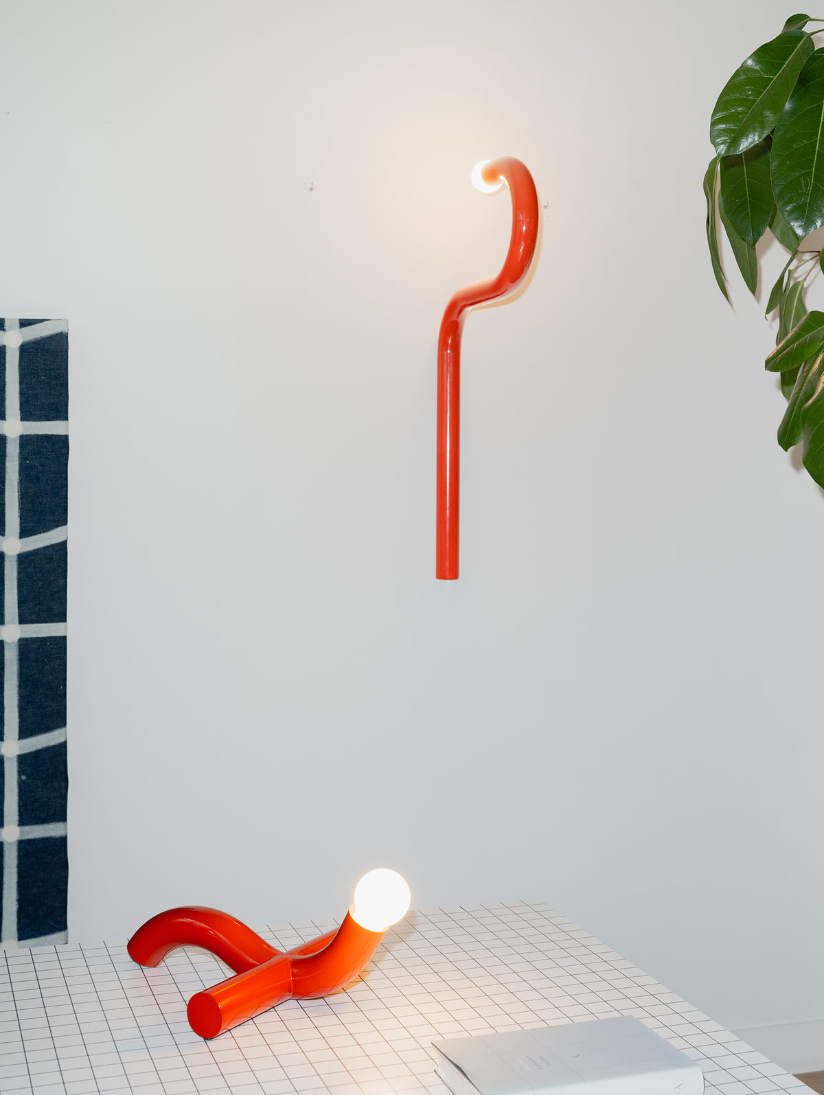 La Due Table Lamp by Valerie Objects - Red