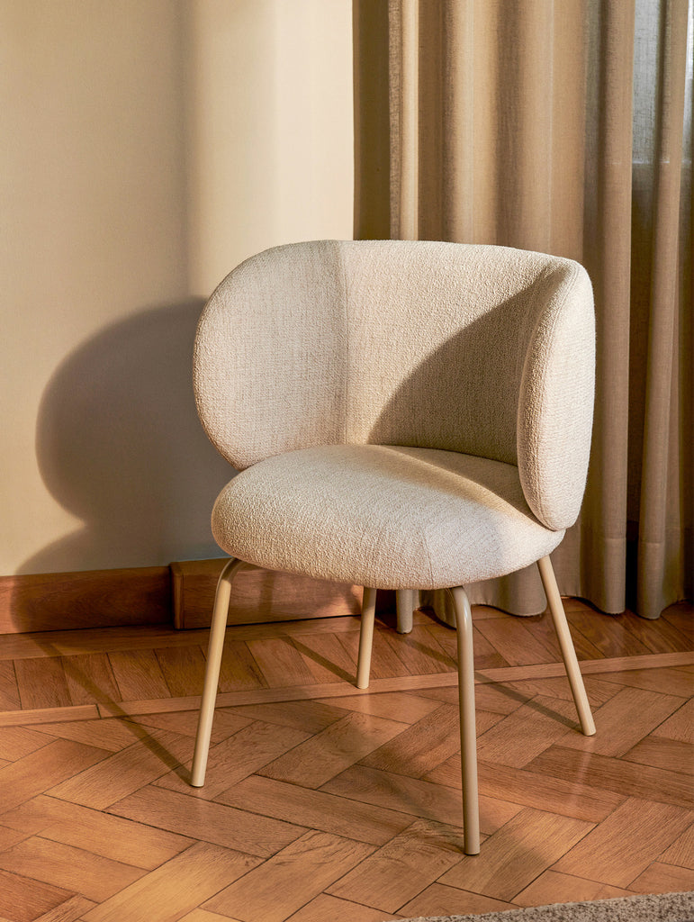 Rico Dining Chair - Fixed Base by Ferm Living - Off-White Boucle - Cashmere Legs 