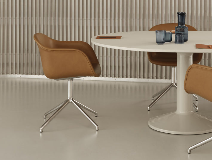 Fiber Armchair Upholstered with Swivel Base by Muuto - Cognac Refine Leather / Polished Aluminium