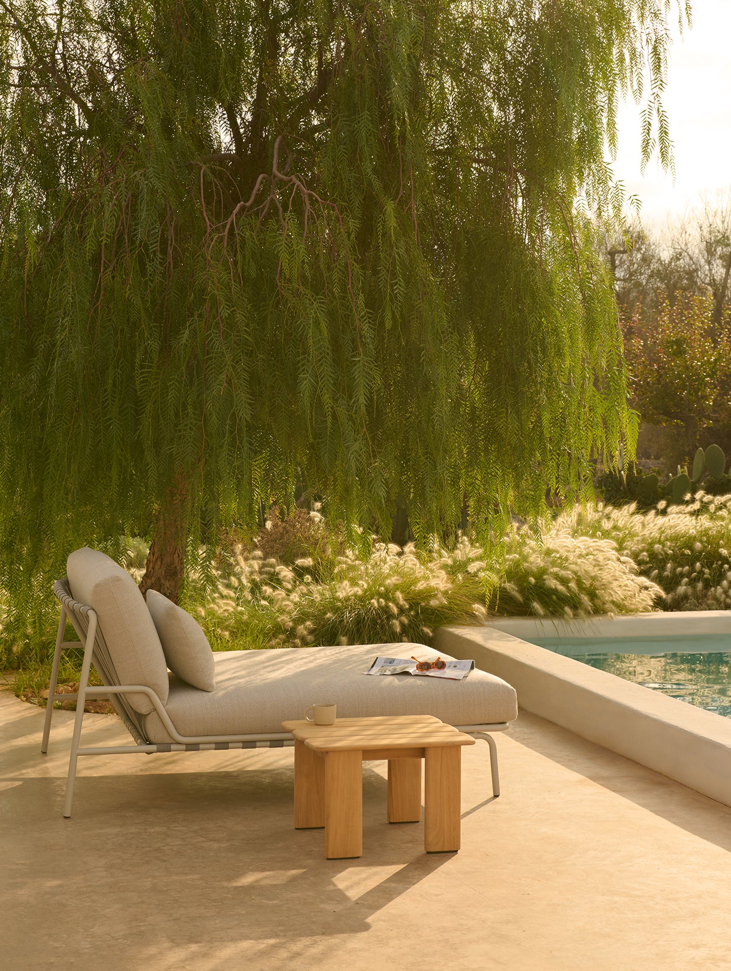 Settle Lounge Bed without Armrest by Muuto - Grey Frame / Laze 01