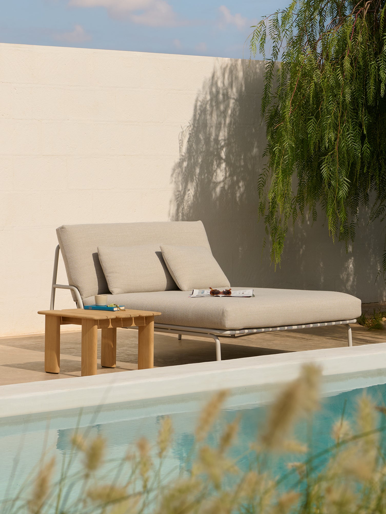 Settle Lounge Bed without Armrest by Muuto - Grey Frame / Laze 01