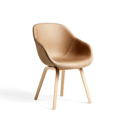 About A Chair AAC 123 by HAY - Sense Nougat Leather / Lacquered Oak Base