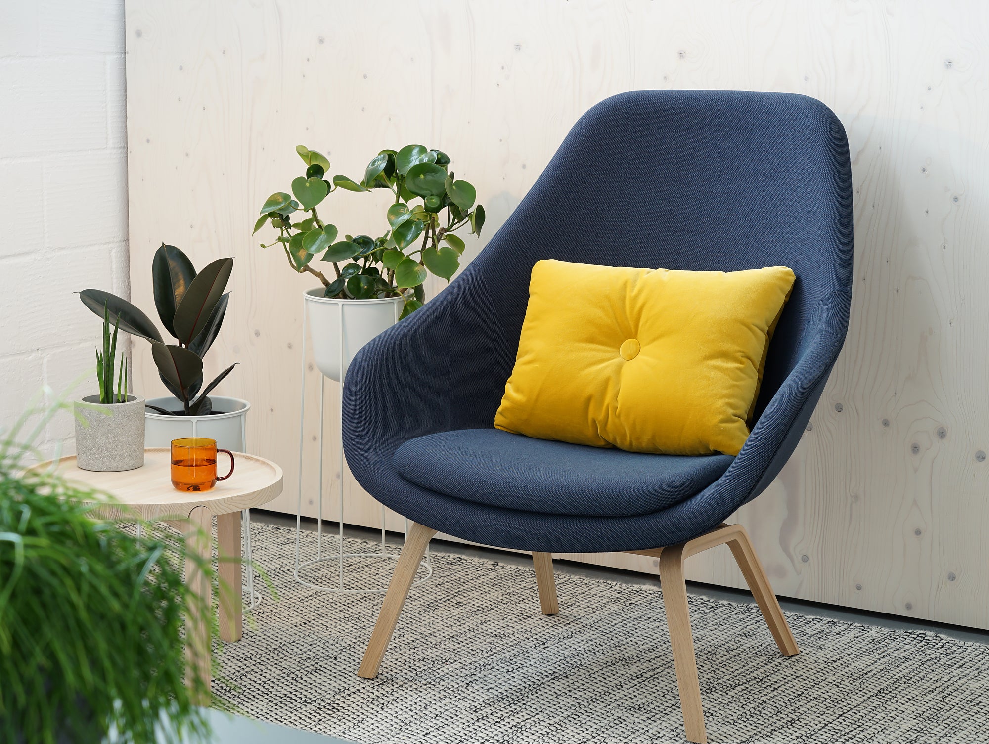 About A Lounge Chair AAL 93