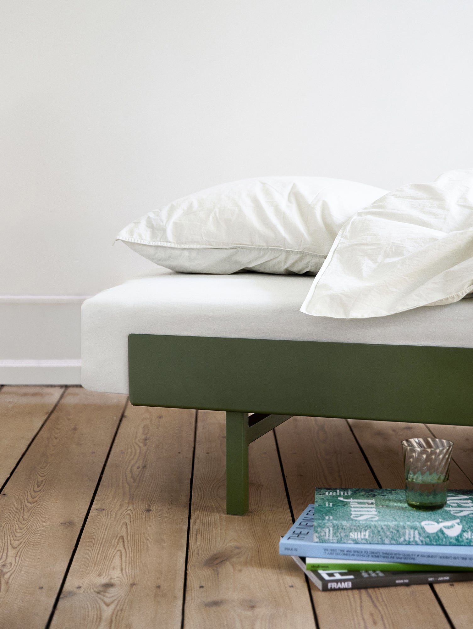 Bed 90 cm by Moebe - pine green