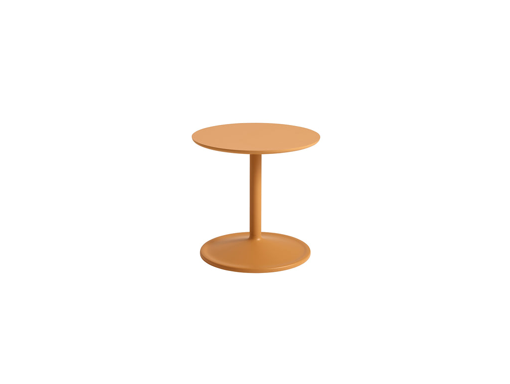 Soft Side Table by Muuto - Diameter : 41 cm / Height: 40cm in orange laminate top and orange aluminum base