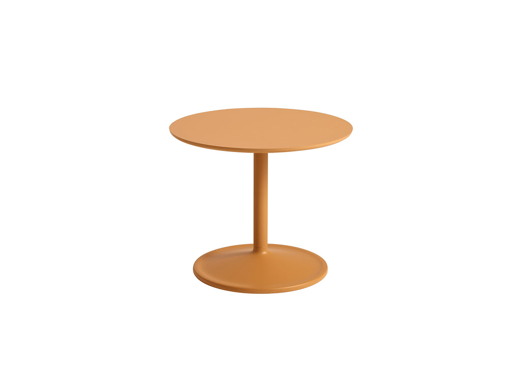 Soft Side Table by Muuto - Diameter : 48 cm / Height: 40 cm in orange laminate top and orange aluminum base