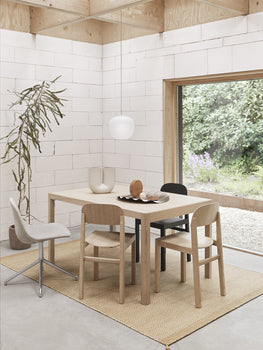 Workshop Table by Muuto - 140 x 92 cm /  Oak Veneer Top with Lacquered Oak Base