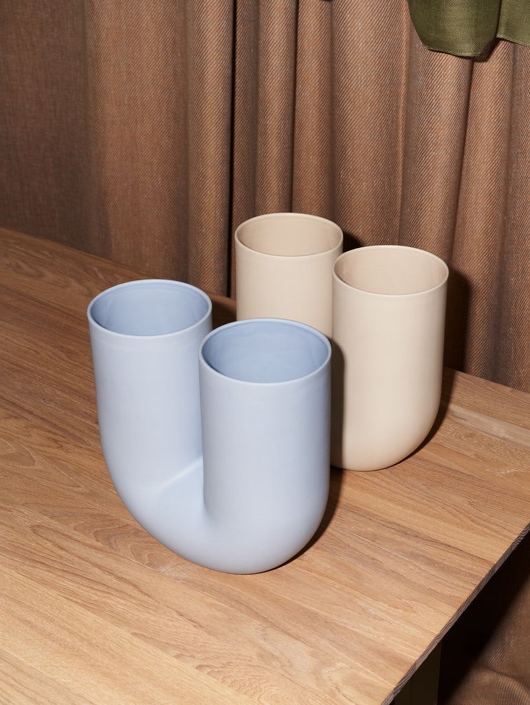 Kink Vase by Muuto - Sand / Light Blue